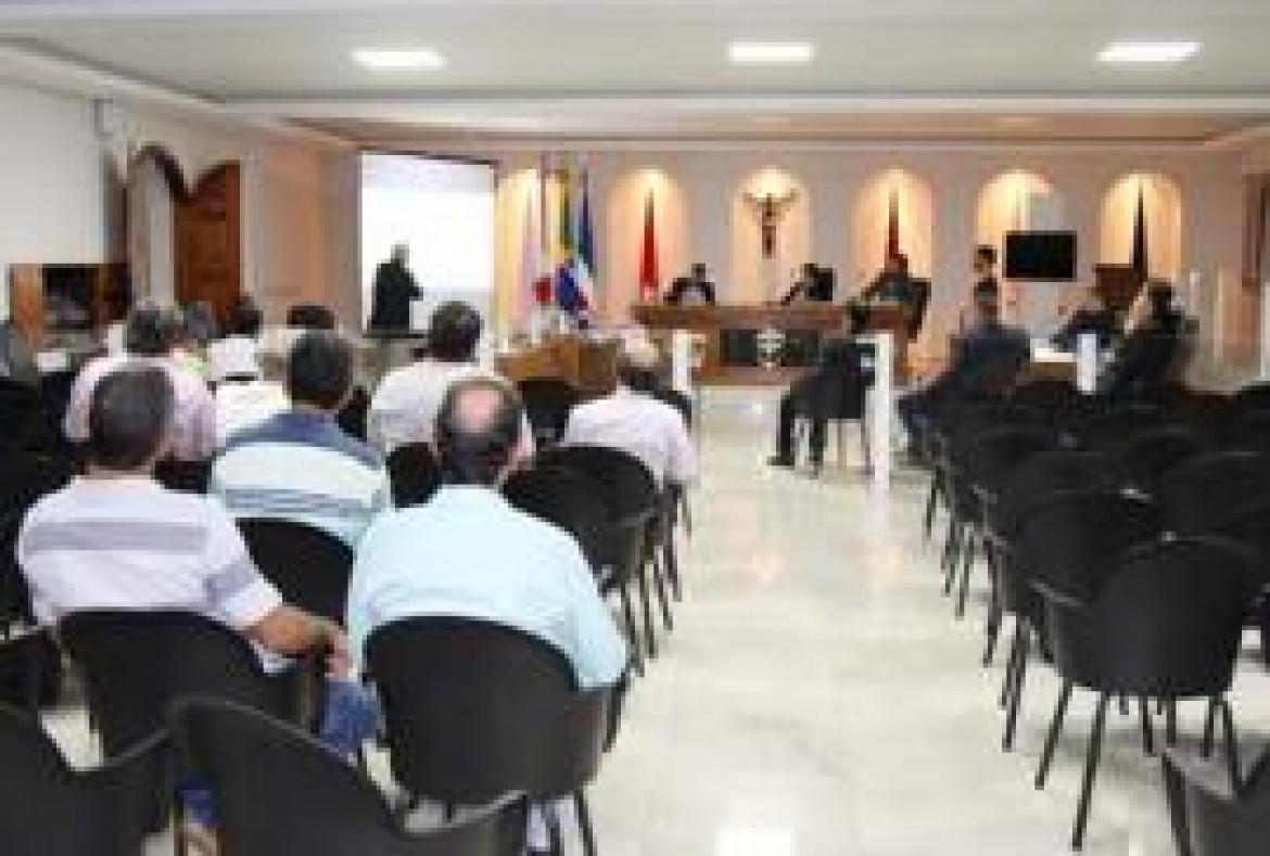Vereador Luiz Devós, preocupado com a queda da arrecadação do município apresenta Estudo