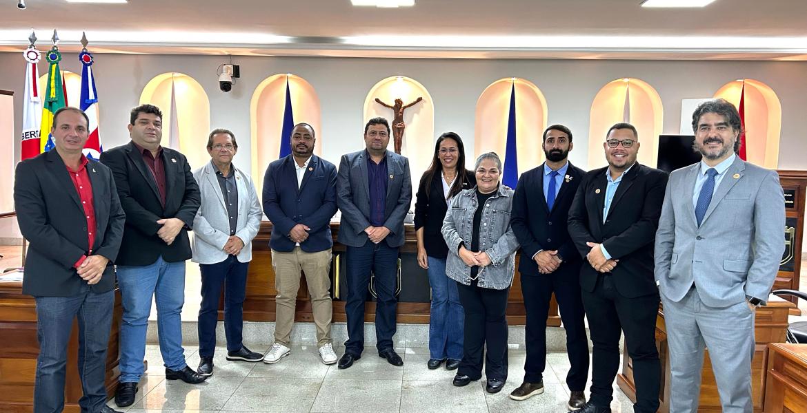 Vereadores e administradora do Cemitério São Francisco de Assis, Adriana Rosa