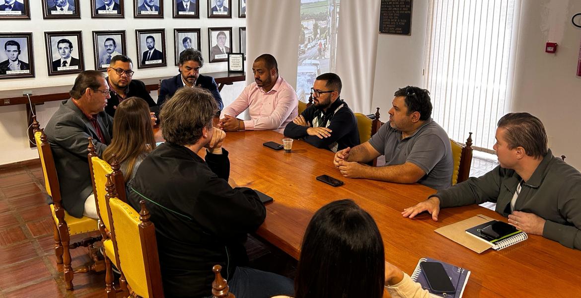Vereadores Daniel, Sgt. Edna, Kiko, Marciano e Dr. Reginaldo participaram do bate-papo