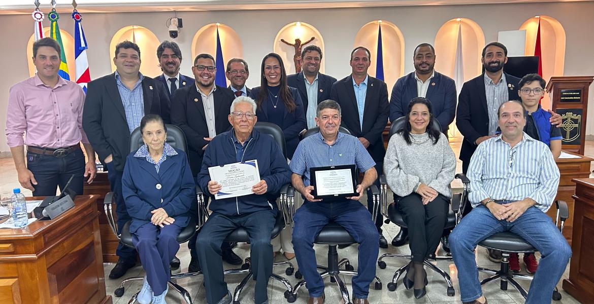 Vereadores entregam cartões de prata e moção de congratulação na 16ª Reunião Ordinária