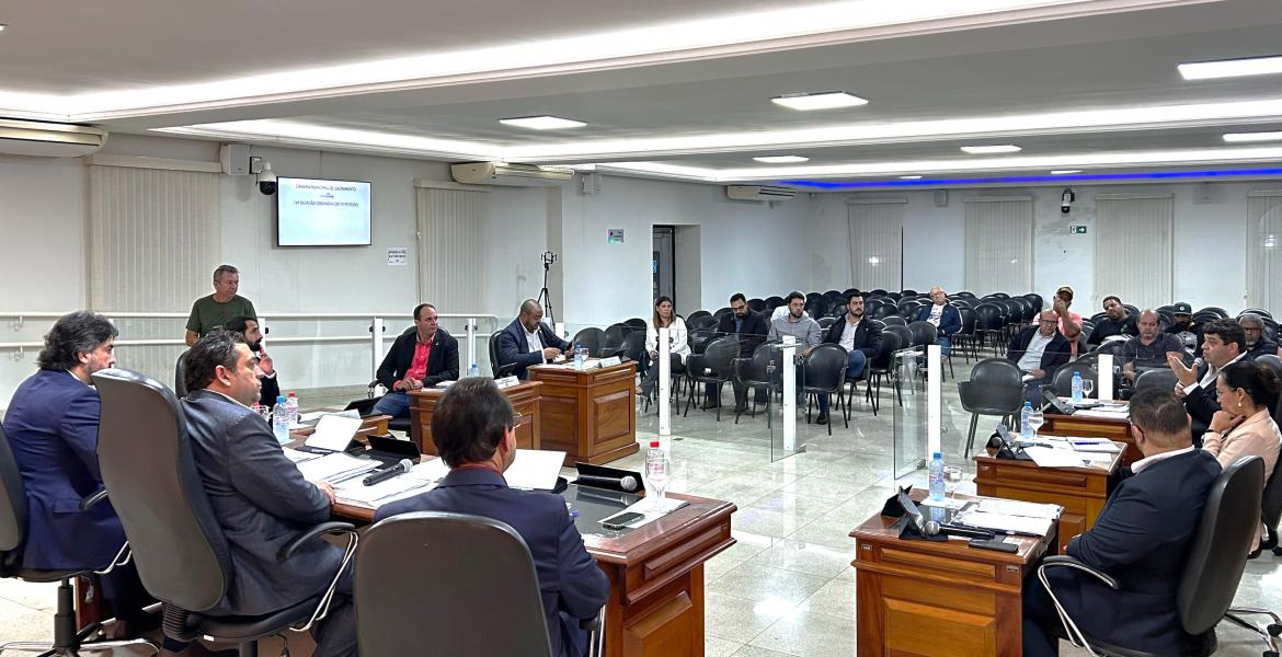 Vereadores aprovaram um projeto de autoria da Casa e seis de origem do Executivo