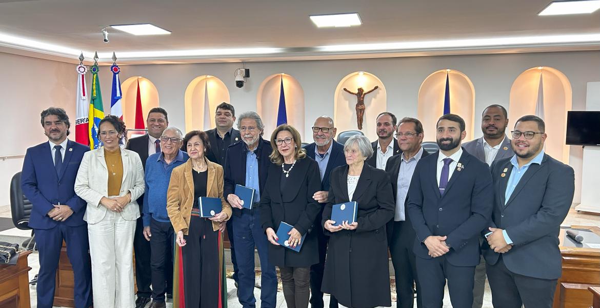 Vereadores prestam homenagem a Dra. Ivone através de seus familiares