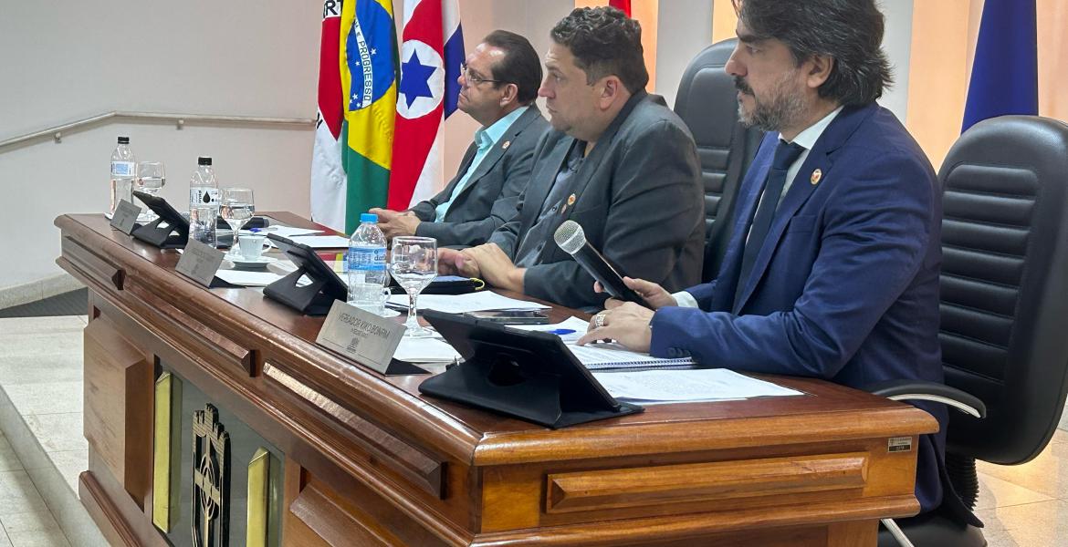 Mesa diretora conduz 1ª reunião ordinária após o recesso