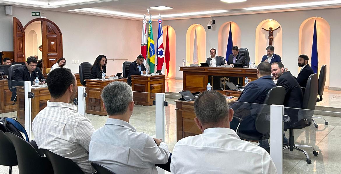 Vereadores do município de Conquista prestigiam sessão ordinária da Câmara de Sacramento