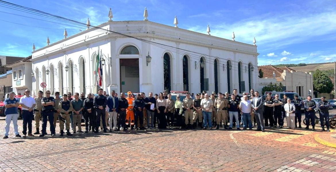 Evento reuniu autoridades do Legislativo, Executivo, Judiciário e alto comando das forças de segurança da região.