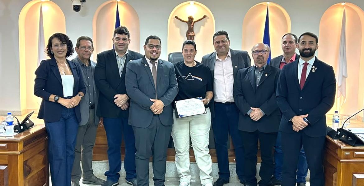 A indicação para moção de Fernanda Etel, de autoria do vereador Daniel, foi aprovada por unanimidade entre os demais