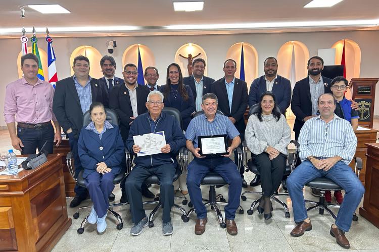 Vereadores entregam cartões de prata e moção de congratulação na 16ª Reunião Ordinária