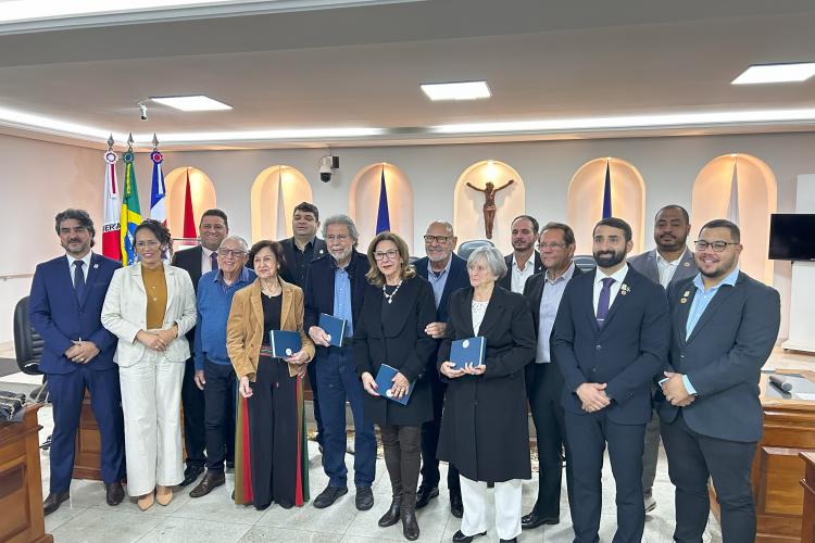 Vereadores prestam homenagem a Dra. Ivone através de seus familiares