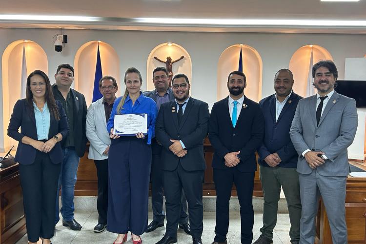 Dra Carlisa recebeu Moção de Congratulação em reconhecimento ao apoio prestado ao município, desde 2019