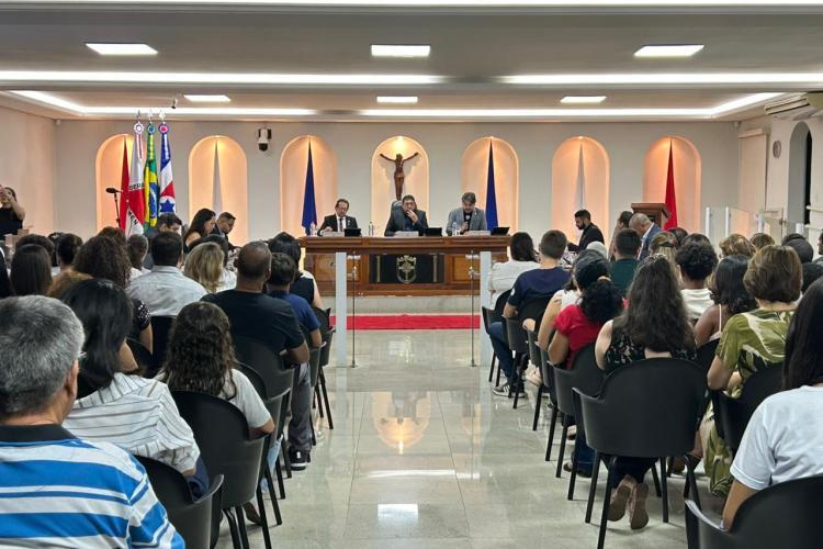 18ª Reunião teve entrega de Moção, concessão da Medalha Aluno Nota 10 e votação de 14 projetos na Ordem do Dia