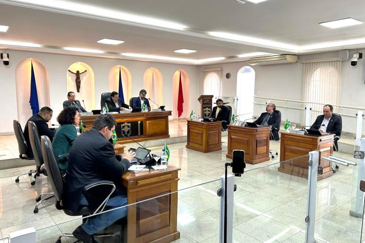 Das seis matérias aprovadas, duas são de origem do Legislativo e quatro do Executivo