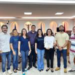 Professores receberam diploma de participação em nome da escola