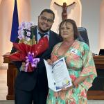 vereador Daniel entrega carta de agradecimento a Cida Borges