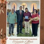 Homenagem póstuma a Conceição Altair Tavares Cirino, recebida pelo esposo José Humberto e os amigos Alvanir e Romildo